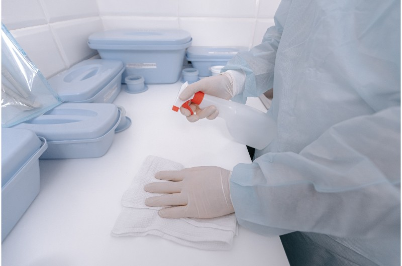 Imagine Eliminarea bacteriilor de pe diferite suprafețe. Reguli și produse recomandate