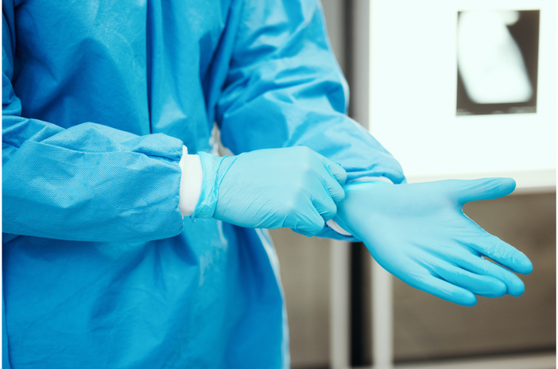 Imagine Prevenirea contaminării biologice în medii profesionale: rolul mănușilor de unică folosință recomandate de IgienaPHS