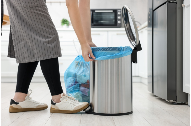 Imagine 5 motive sa alegi cosuri de gunoi cu pedala pentru birouri & HoReCa