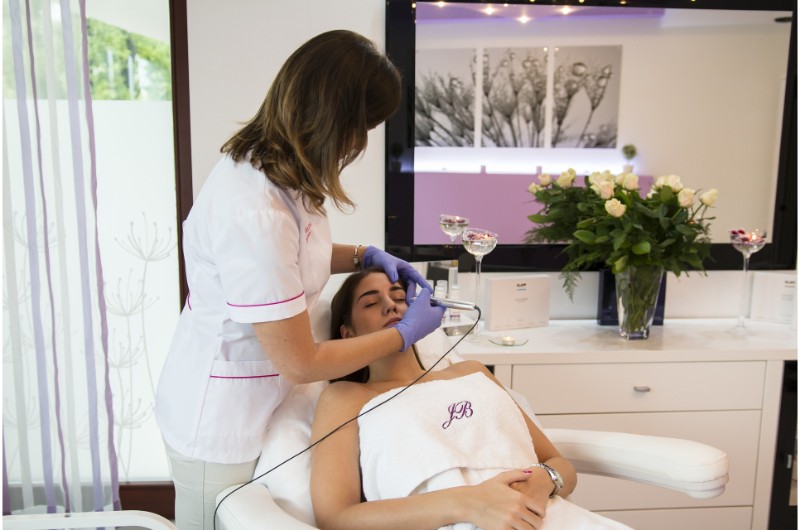 curatenie-salon-cosmetica